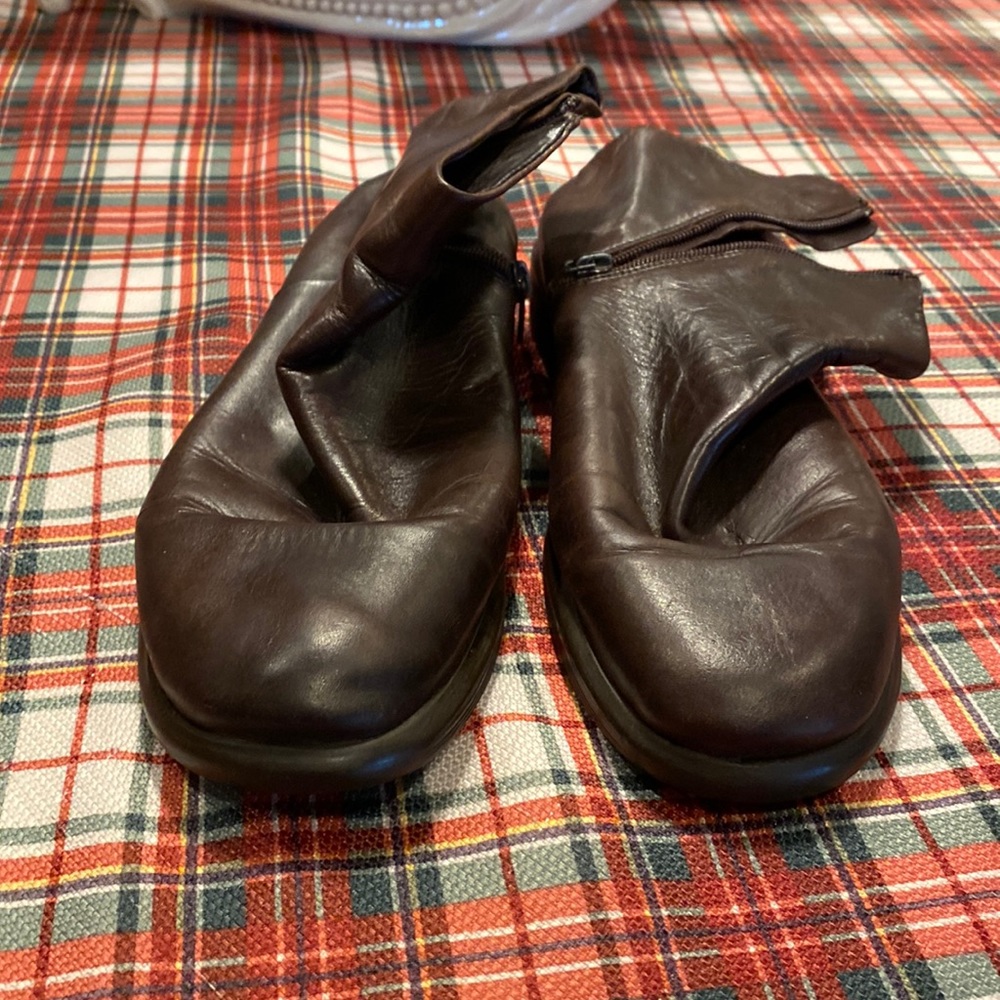 Brown shirt side zippered leather boots